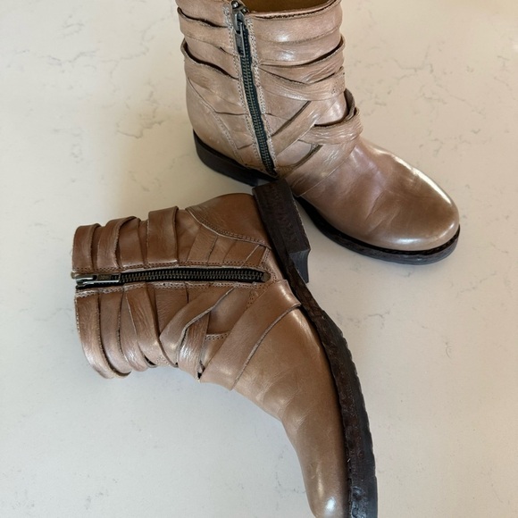 Frye Veronica brown/grey strappy boots in size: 6 - Picture 5 of 8